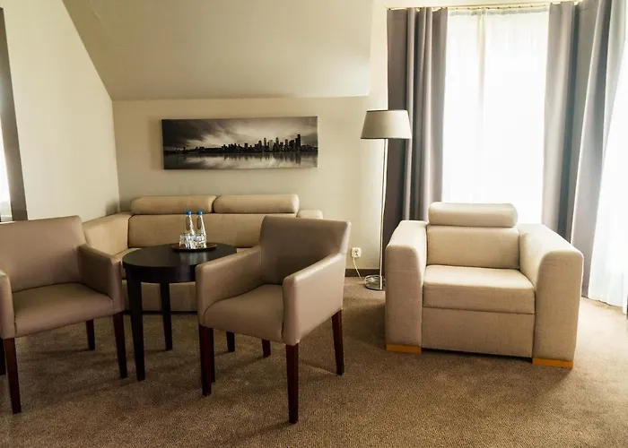 Comm Airport Hotel 3*