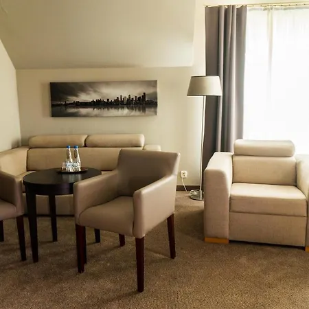 Comm Airport Hotell 3*