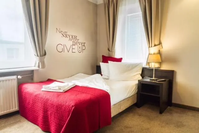 酒店 Comm Airport 3*